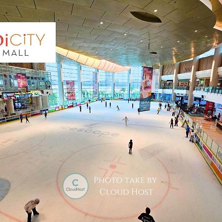 Conezion Near Ioi City Mall, Maeps Serdang, Putrajaya By Cloud Host Exterior photo
