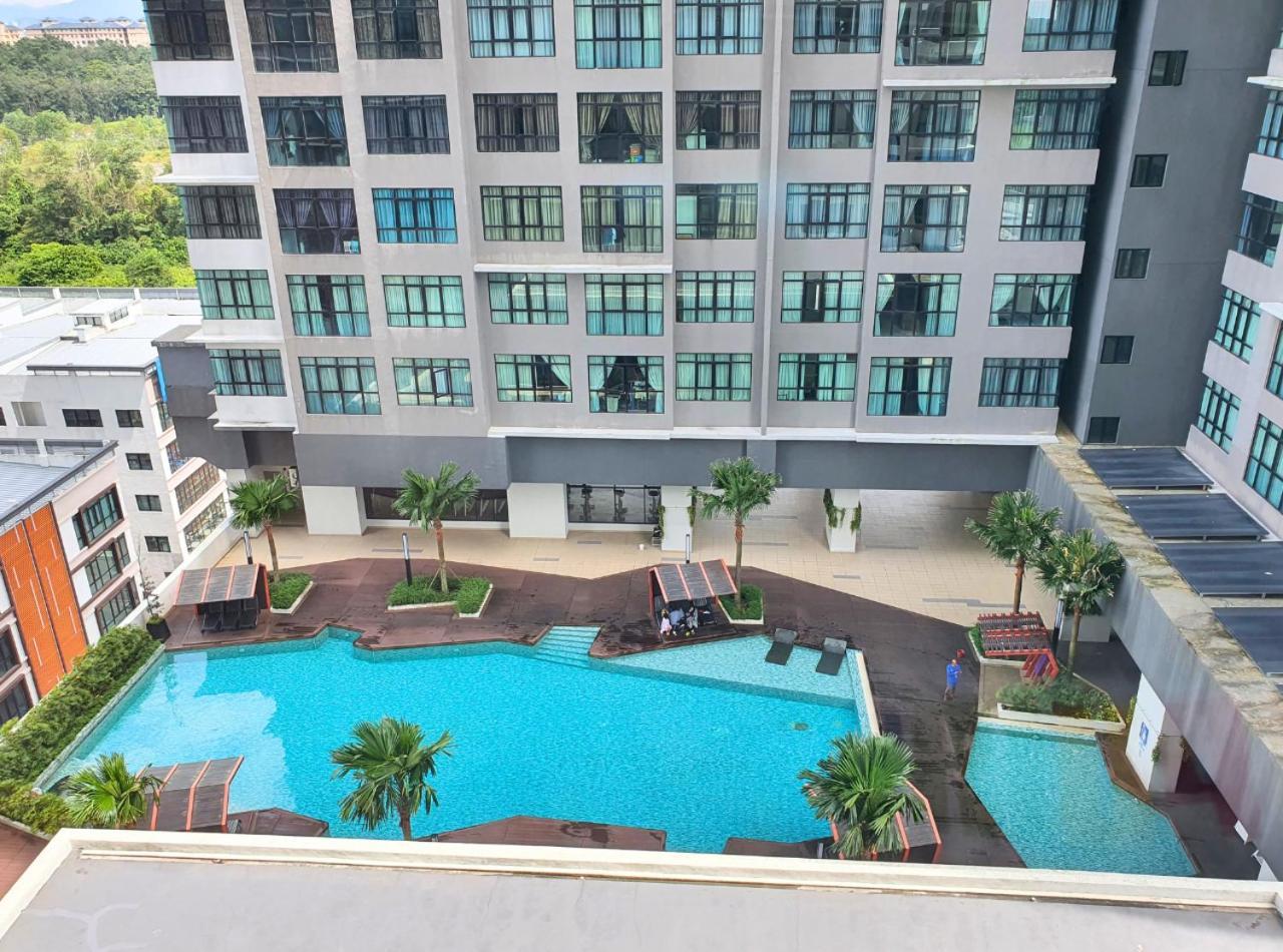 Conezion Near Ioi City Mall, Maeps Serdang, Putrajaya By Cloud Host Room photo