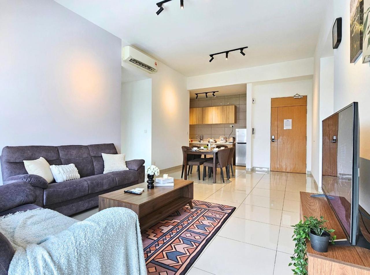 Conezion Near Ioi City Mall, Maeps Serdang, Putrajaya By Cloud Host Room photo