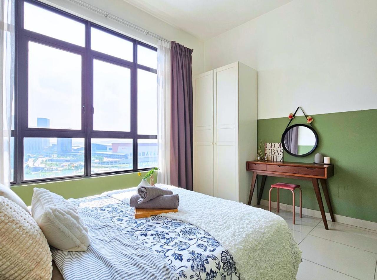 Conezion Near Ioi City Mall, Maeps Serdang, Putrajaya By Cloud Host Room photo