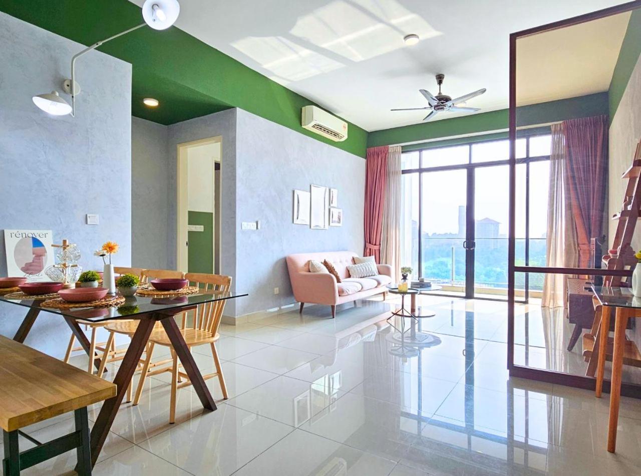 Conezion Near Ioi City Mall, Maeps Serdang, Putrajaya By Cloud Host Room photo