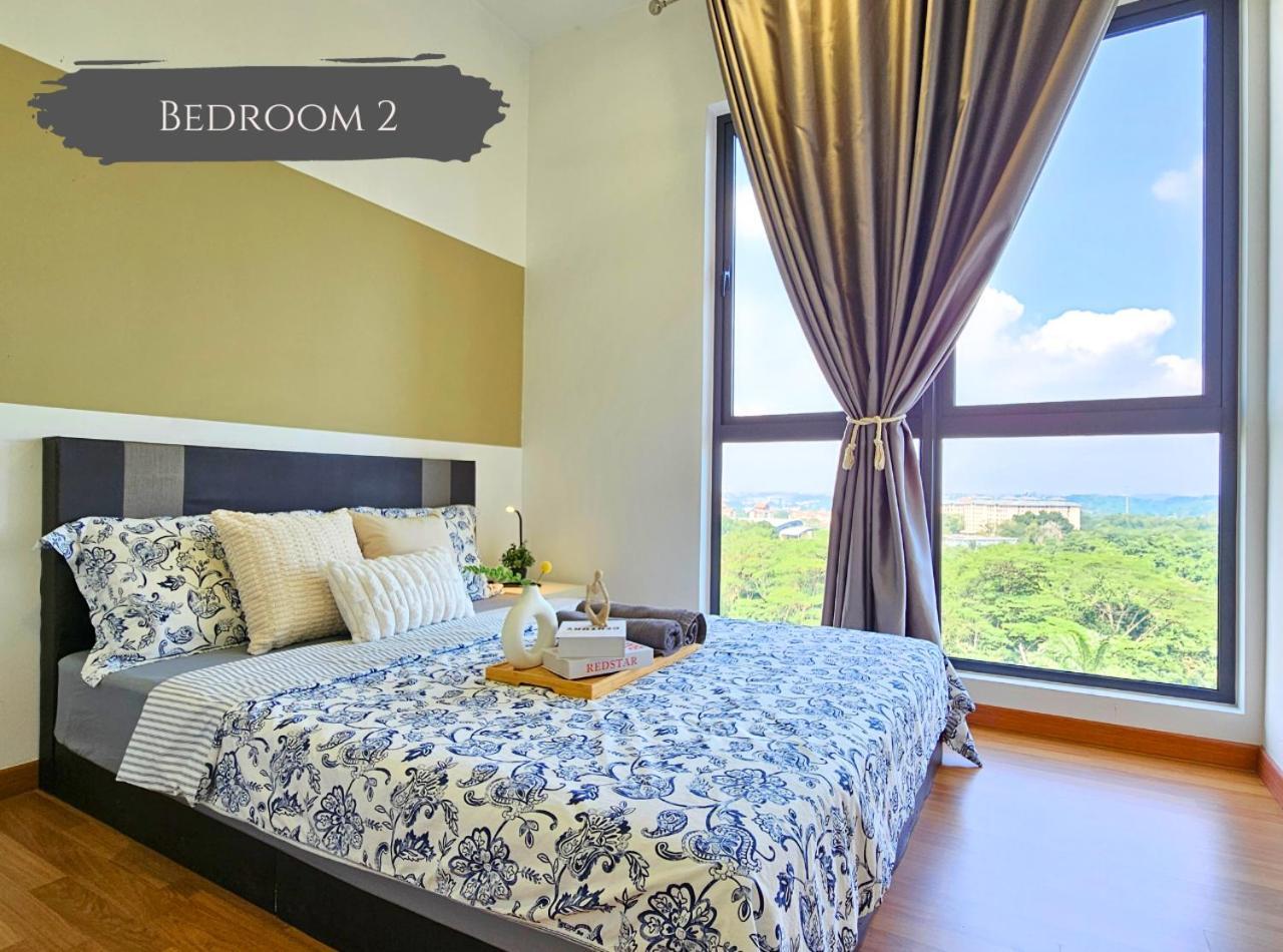 Conezion Near Ioi City Mall, Maeps Serdang, Putrajaya By Cloud Host Room photo
