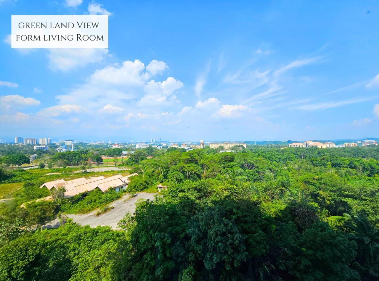 Conezion Near Ioi City Mall, Maeps Serdang, Putrajaya By Cloud Host Room photo