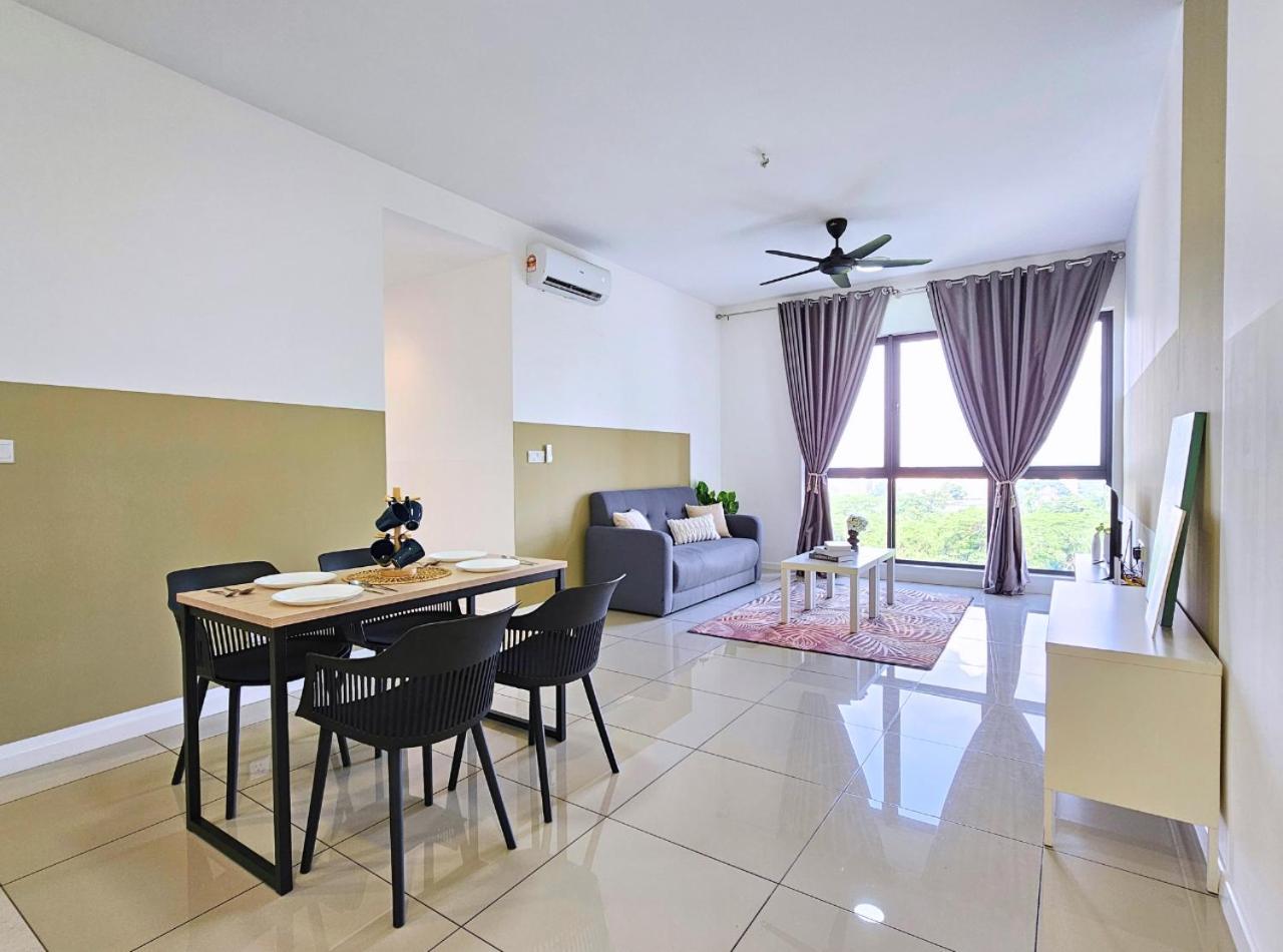 Conezion Near Ioi City Mall, Maeps Serdang, Putrajaya By Cloud Host Room photo