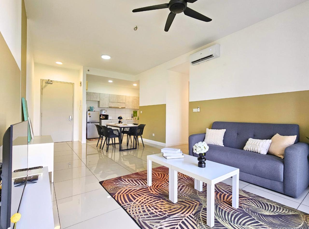 Conezion Near Ioi City Mall, Maeps Serdang, Putrajaya By Cloud Host Room photo