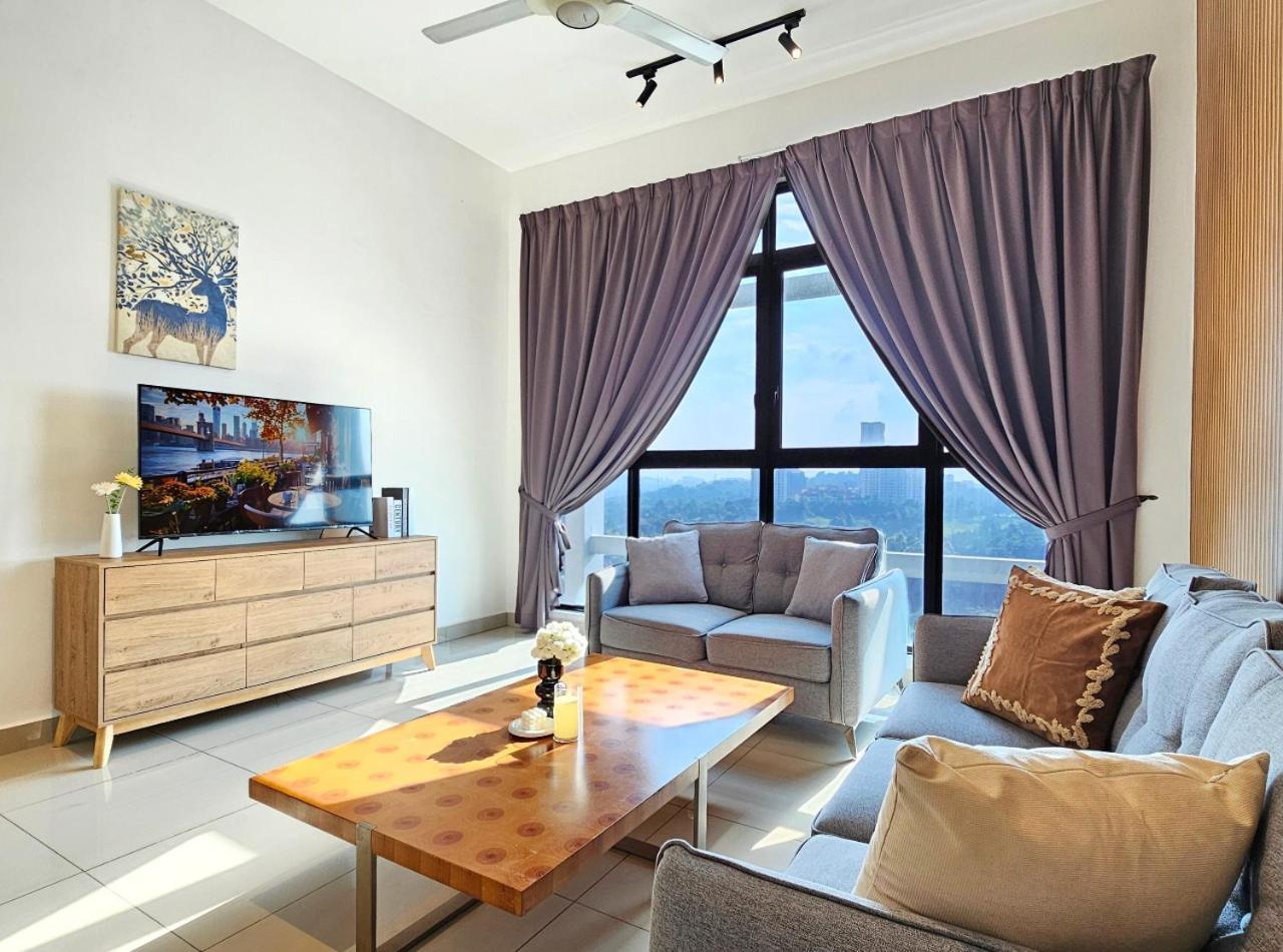 Conezion Near Ioi City Mall, Maeps Serdang, Putrajaya By Cloud Host Room photo
