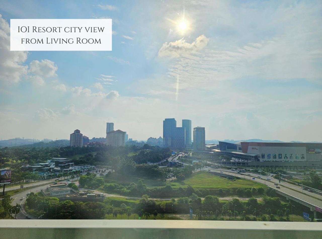 Conezion Near Ioi City Mall, Maeps Serdang, Putrajaya By Cloud Host Room photo