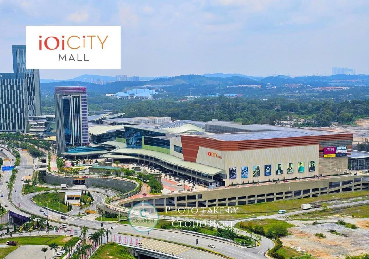 Conezion Near Ioi City Mall, Maeps Serdang, Putrajaya By Cloud Host Exterior photo