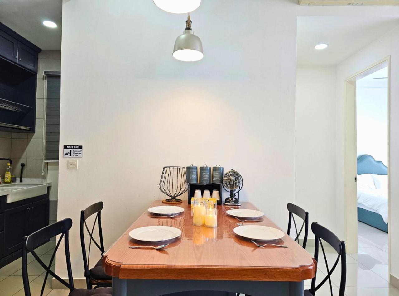 Conezion Near Ioi City Mall, Maeps Serdang, Putrajaya By Cloud Host Room photo